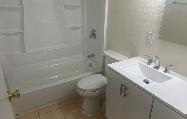 1 bed, 1 bath, $1,100, Unit # 3