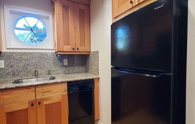 OPEN HOUSE This Sunday 12/07/25 @ 3:30PM until 4:00PM Charming 1-Bedroom Condo in Prime Sandy Springs Location!