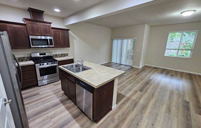 Townhome in South Salem with Washer/Dryer ~ 5743 Karen Lynn