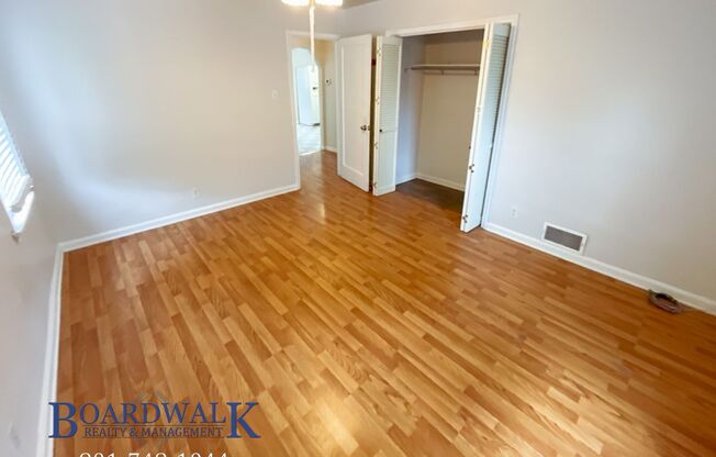 3 beds, 1 bath, 1,400 sqft, $2,300, Unit 1748 S Main St- #1