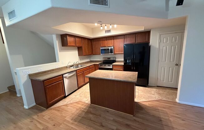 beautiful 2 bed, 2.5 bath condominium in the elegant Via De Cielo gated community in Chandler!