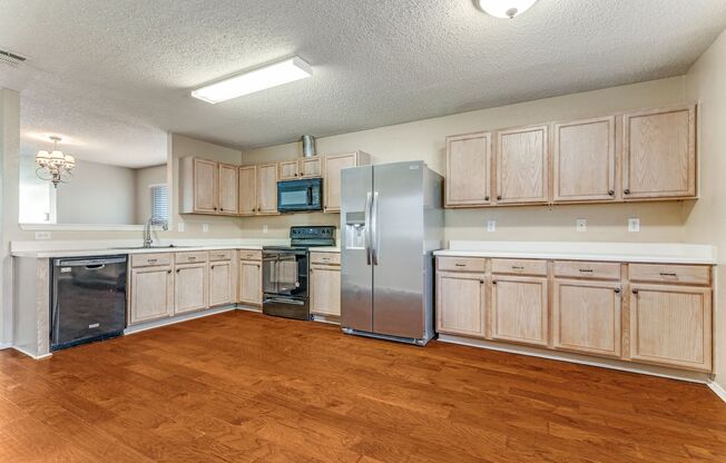 Move-in by 10.17 and get 1-month FREE, with an 18-month lease