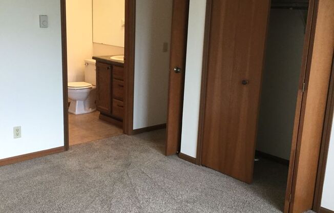 2 beds, 2 baths, 950 sqft, $1,795, Unit 7633CC