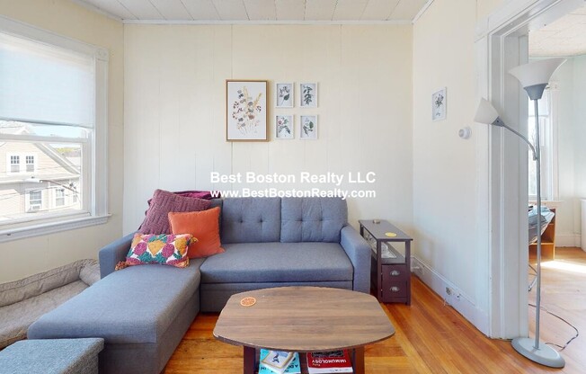 82 CONCORD AVE