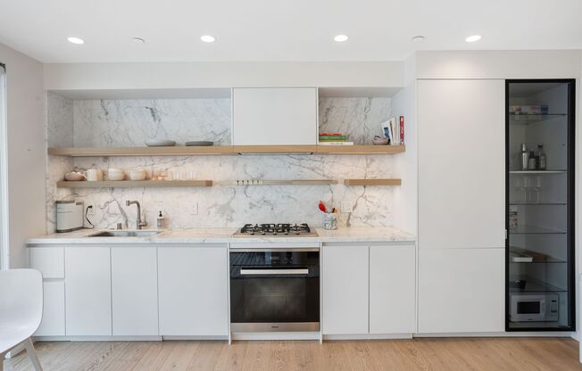 Mission District: Luxury Condo w/ Private Terrace, W/D in-unit & Parking included
