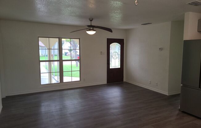 4406 Desert View