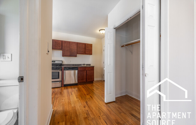 957 W Cornelia Ave 2