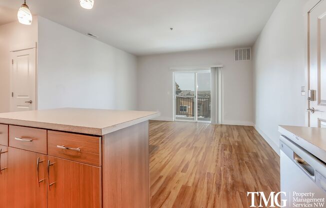 1 bed, 1 bath, 740 sqft, $1,625, Unit B230