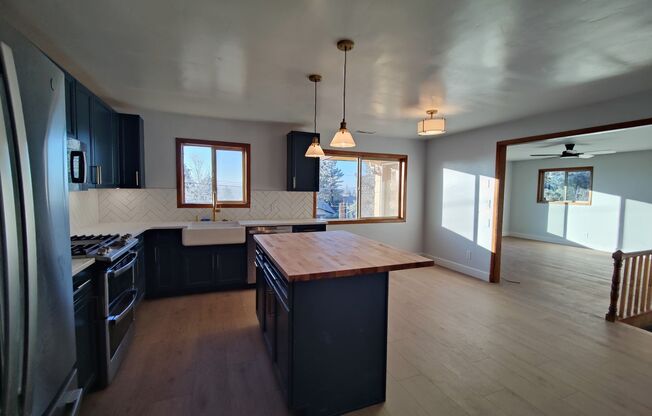 3 beds, 2 baths, $3,495