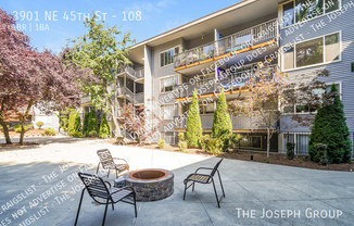 3901 NE 45 ST