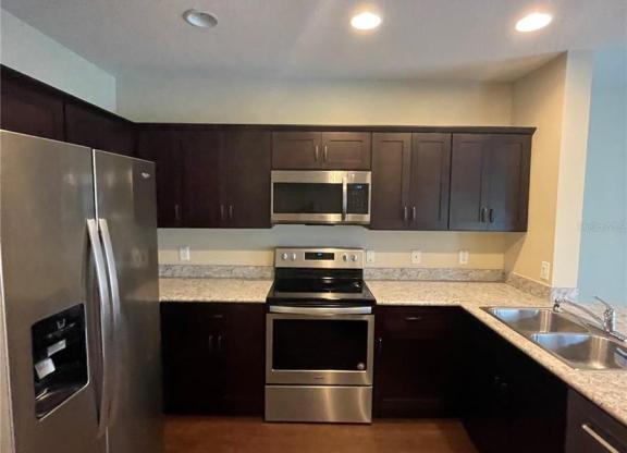 1651 TOWN PARK CT