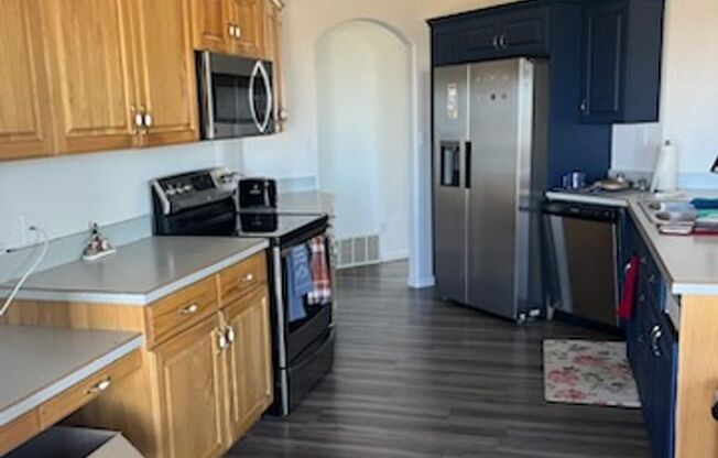 1 bed, 2 baths, $550