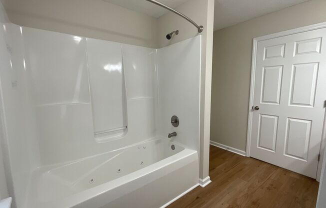 1 bed, 1 bath, 871 sqft, $1,400, Unit 2706-5 Pearl Remodel