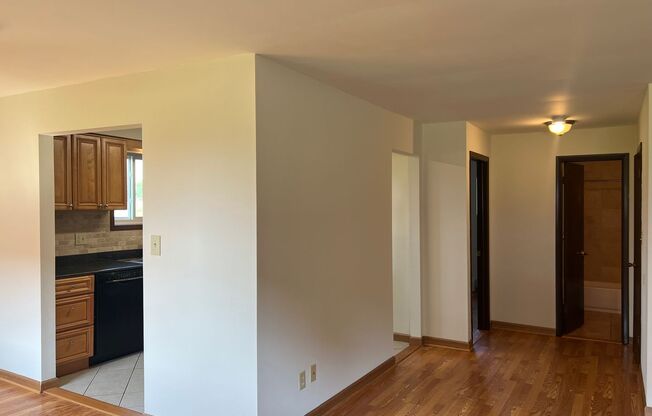 1 bed, 1 bath, 750 sqft, $1,175, Unit 33B-2