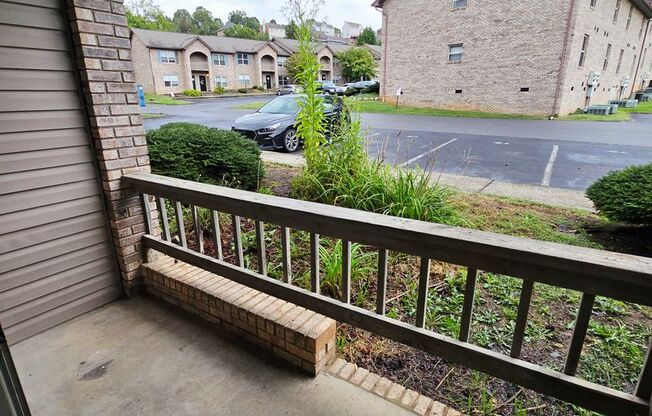 2 beds, 1.5 baths, 1,076 sqft, $1,429, Unit 056