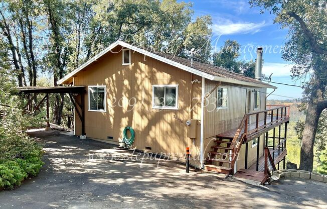 Charming 3-Bedroom Retreat with Modern Updates and Scenic Views in Ponderosa Hills