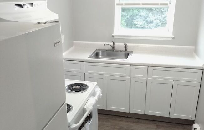 2 beds, 1 bath, 750 sqft, $1,425, Unit C10