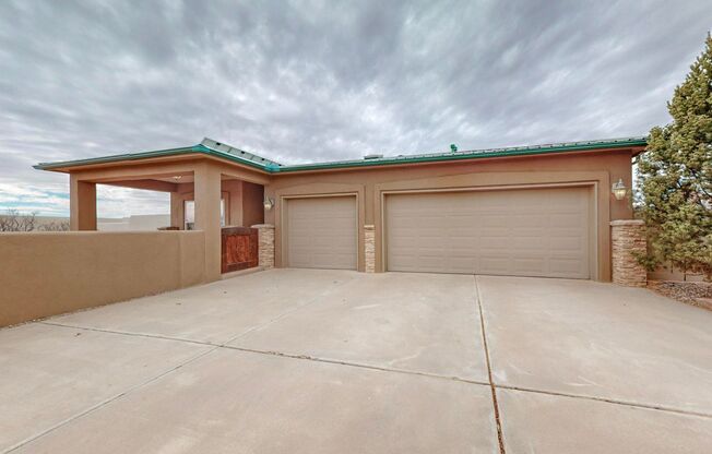 Stunning views, 4 bedroom 2 bathroom 3/CG in Rio Rancho