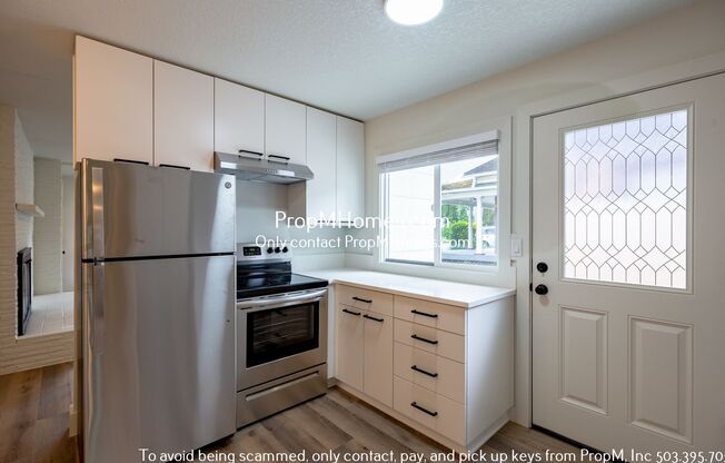 Chic, Modern One-Bedroom Duplex in Vibrant Rose City Park Neighborhood!