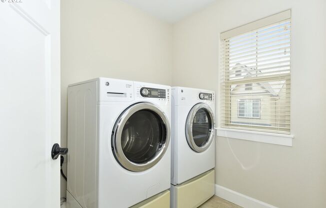 3 beds, 2.5 baths, $2,595