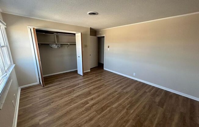 2 beds, 1 bath, 750 sqft, $950, Unit #9 9847