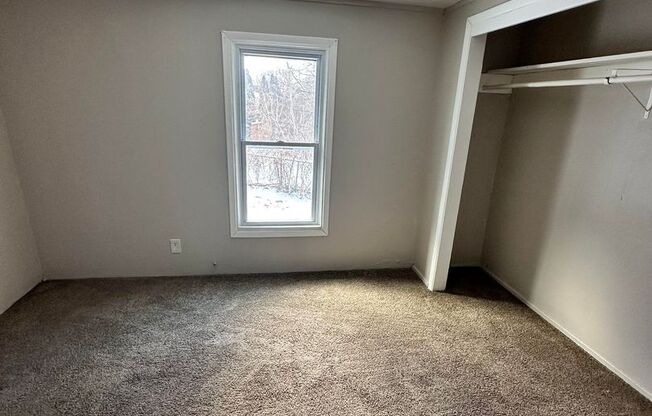 2 beds, 1 bath, $1,100, Unit 2