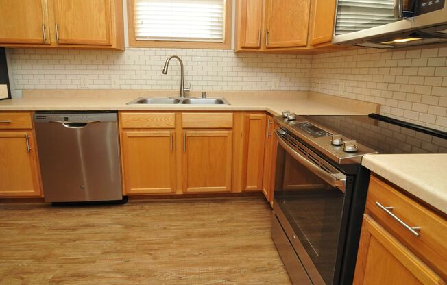 1 bed, 1 bath, 840 sqft, $1,425, Unit 103