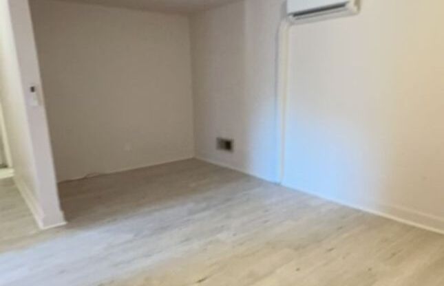 Studio, 1 bath, $1,100, Unit #6