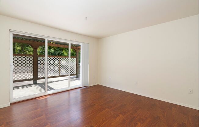 2 beds, 1 bath, 824 sqft, $2,595, Unit #207