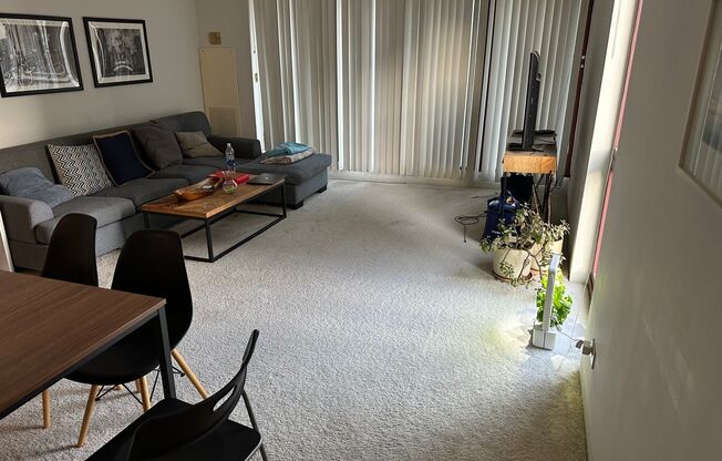 1 bed, 1 bath, 820 sqft, $1,993, Unit 1903