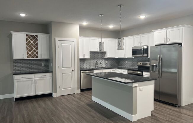 1 bed, 1 bath, 1,232 sqft, $1,750, Unit 500 South St Apt 305