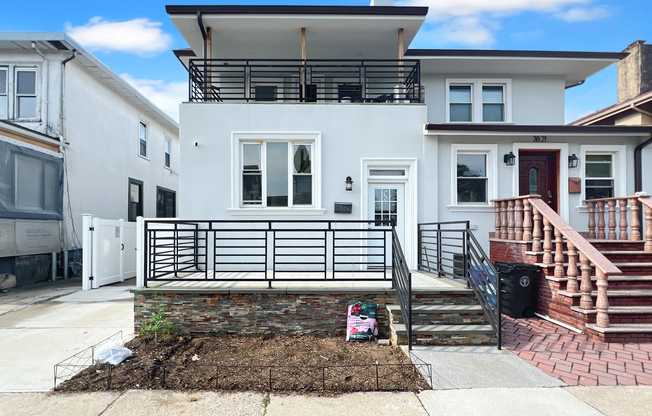 3825 LAUREL AVE