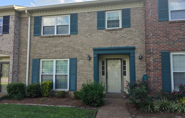 Beautiful Bellevue Townhome | 4 Bedrooms, 2 Living Areas, Pool, Tennis Clubhouse