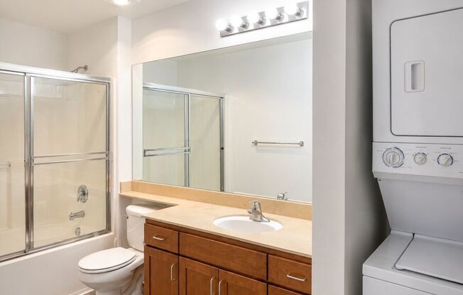 2 beds, 2 baths, 1,000 sqft, $4,100, Unit 312