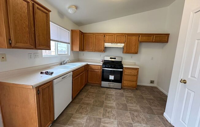 3 beds, 2 baths, $2,100