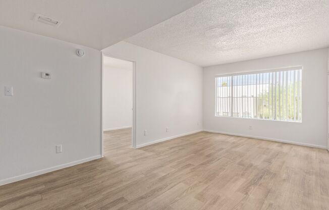 2 beds, 1 bath, 700 sqft, $1,150, Unit 221