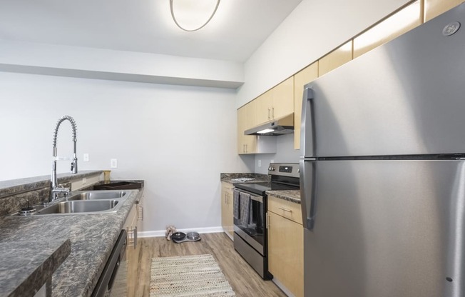 Stainless steel appliances - Springbrook Apartments