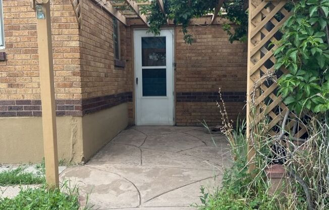 Cozy Studio Basement Unit off Pershing and Central $885