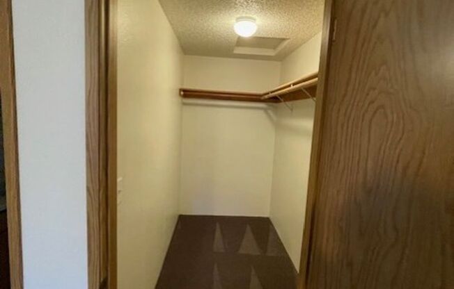 2 beds, 2 baths, 1,027 sqft, $1,450, Unit 40
