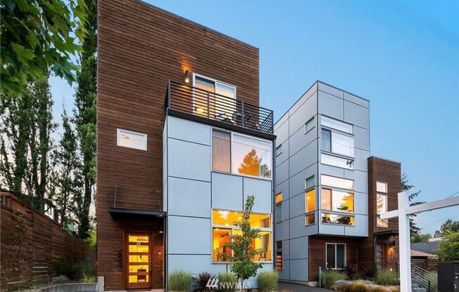 Welcome Home 3 bd 2.5 ba - West Seattle Townhome