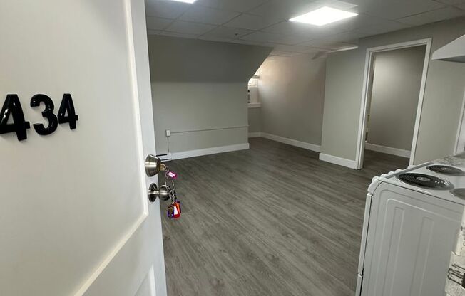 1 bed, 1 bath, 450 sqft, $1,000, Unit 434