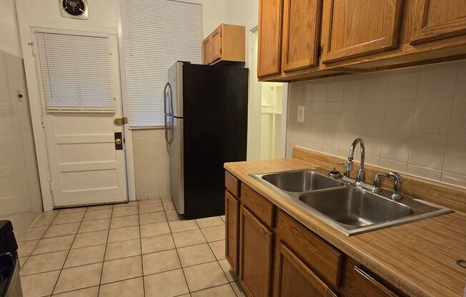 2 beds, 1 bath, 1,300 sqft, $1,300, Unit 1S