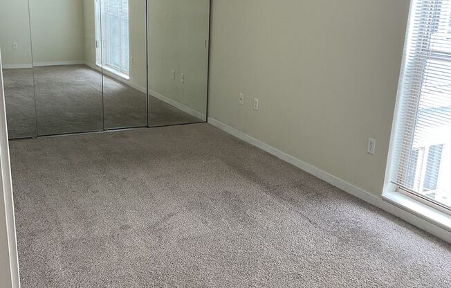3 beds, 1 bath, 985 sqft, $2,310, Unit 601
