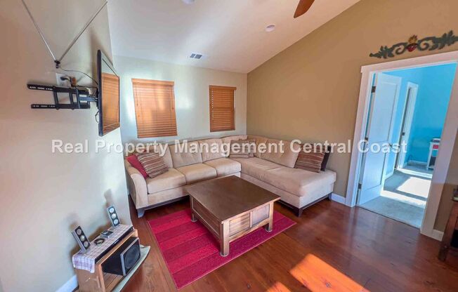 2 beds, 1.5 baths, $2,600