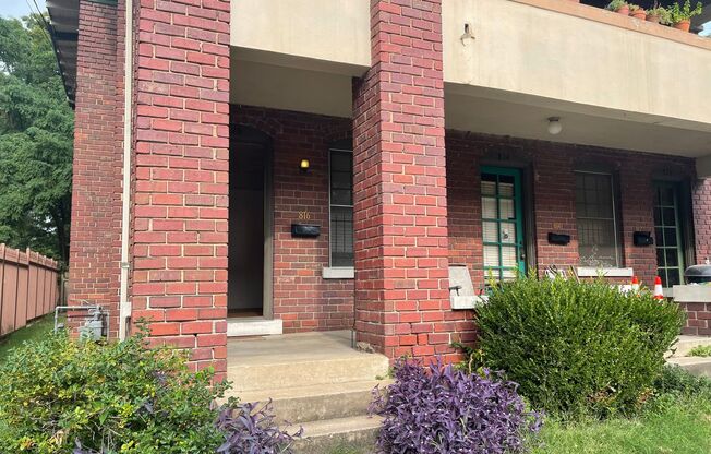 816 Sherman St., Little Rock AR 72202 - Historic District Downtown large 1br apt