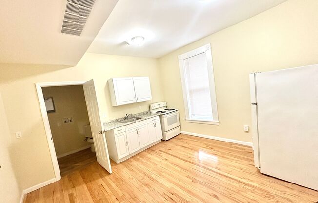 1 bed, 1 bath, 272 sqft, $1,050, Unit 2H
