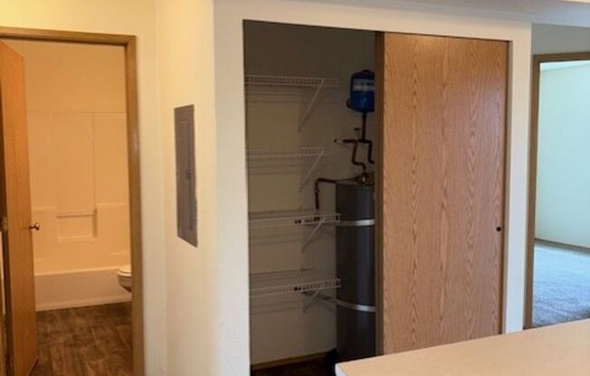 2 beds, 2 baths, 945 sqft, $1,675, Unit 24-401