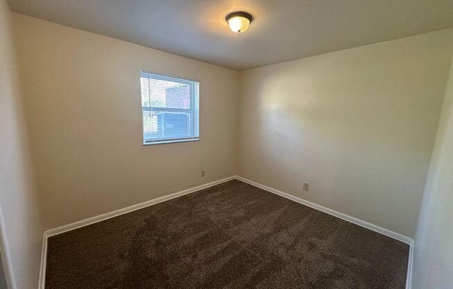 2 beds, 1 bath, 926 sqft, $935, Unit B15