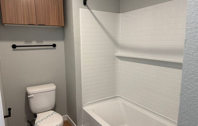 2 beds, 1 bath, 821 sqft, $2,780, Unit C036