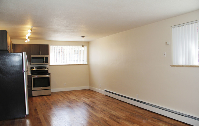 1 bed, 1 bath, 635 sqft, $1,400